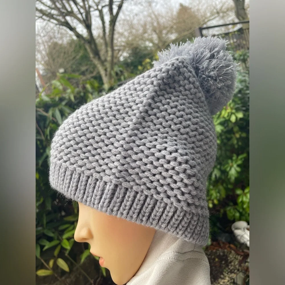 UGG Gray Knit Beanie for Women.
NWT 
MSRP $60
Light Gray - Picture 8 of 16